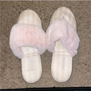 Victoria Secret house sandals medium